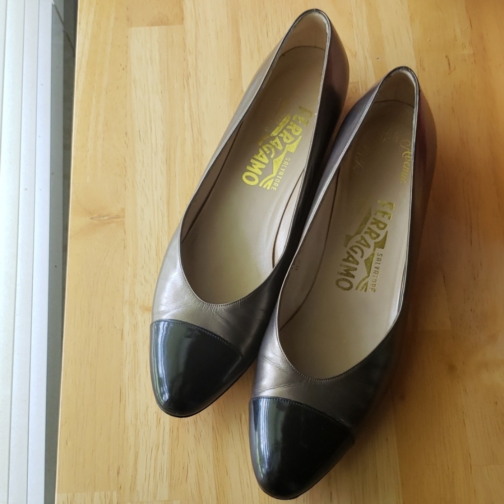 Salvatore Ferragamo cap toe flats great condition